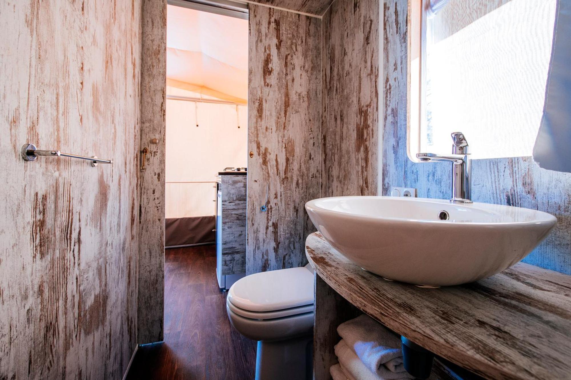 Zaton Holiday Resort Glamping Tents Nin Chambre photo